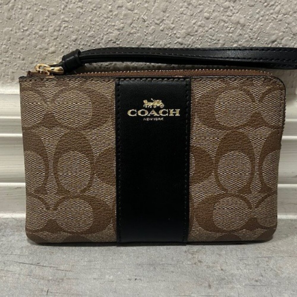 COACH Corner Zip Wristlet In Signature Canvas NEW